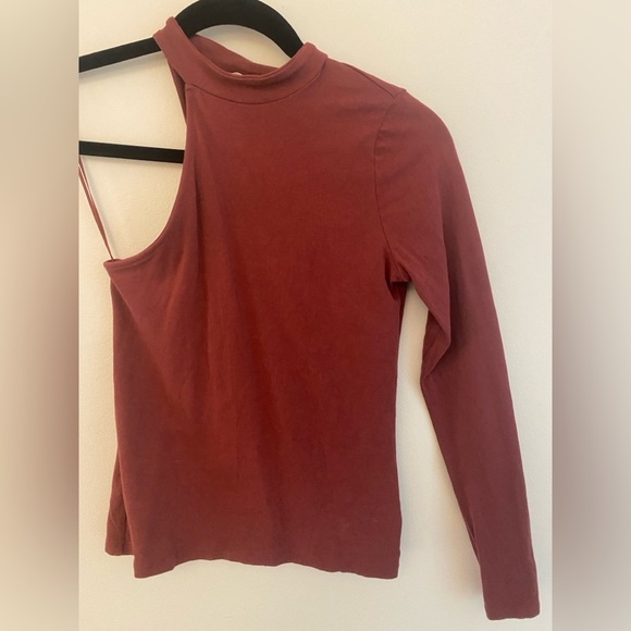 Express One Eleven Burgundy Cut out One Sleeve Top Women's Sz XS - Picture 1 of 11